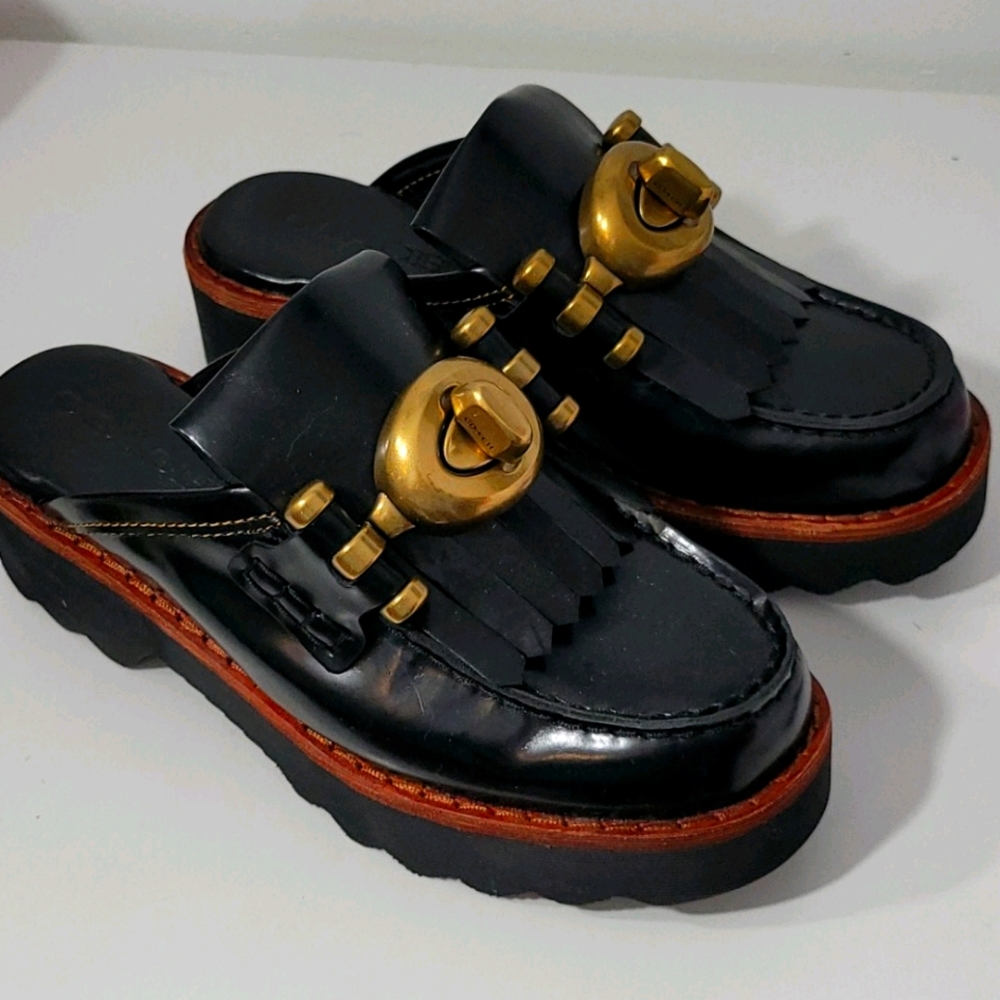 Coach Black Turn Lock Q8804 Mules/SlidesSz 5B